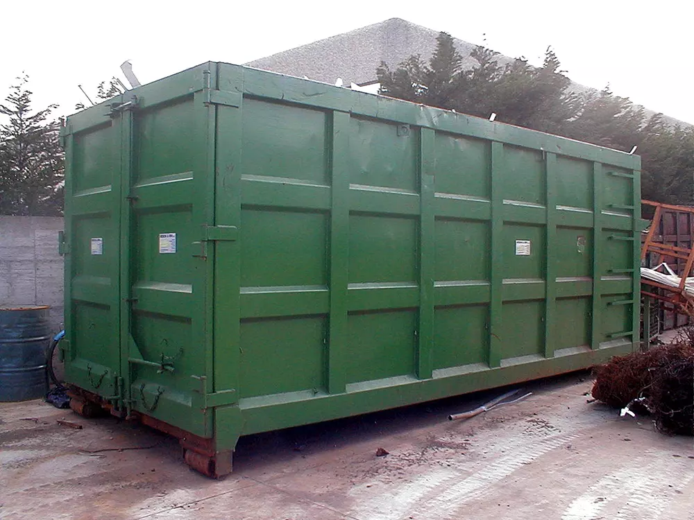 Cassone scarrabile utilizzato per la raccolta di rottami ferrosi e non ferrosi