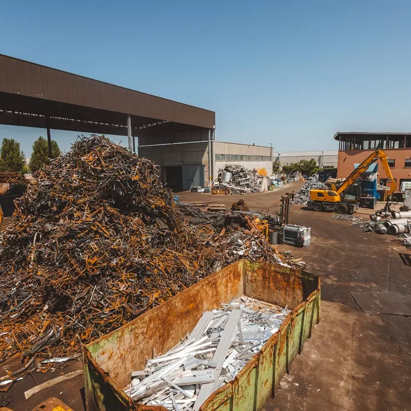 Area di stoccaggio dei materiali ferrosi presso Fiducia S.r.l.